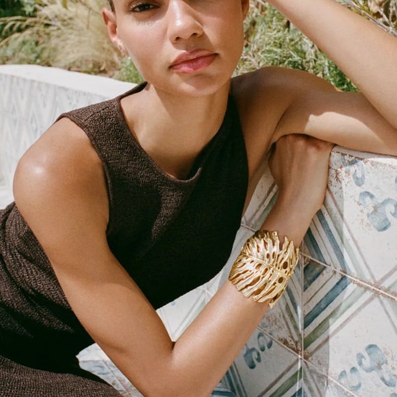Zara monstera tropical leaf cuff bracelet - Picture 6 of 7